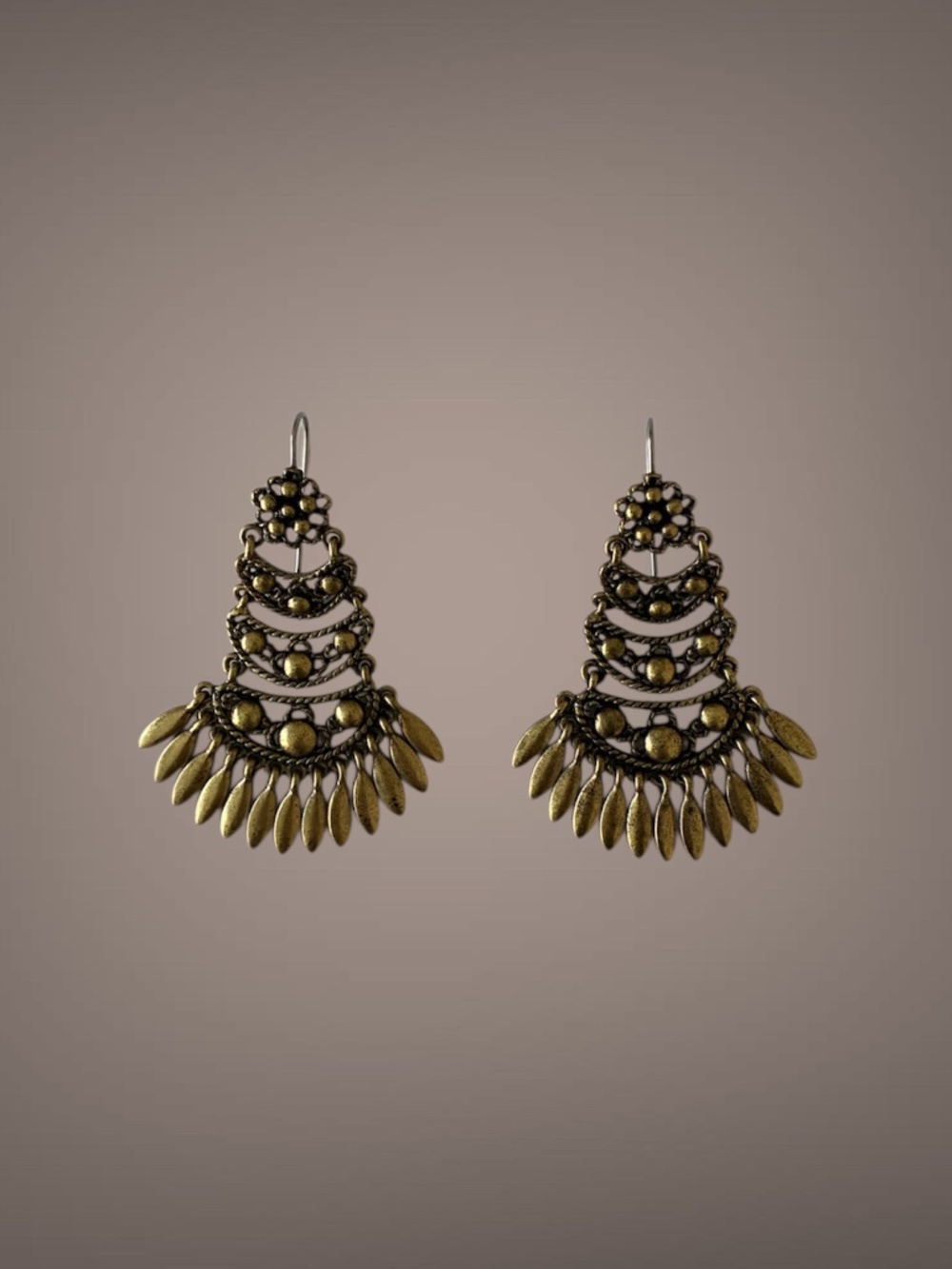 Women's Antique/Vintage style Gold/Bronze Tone Metal Chandelier/Dangle Earrings